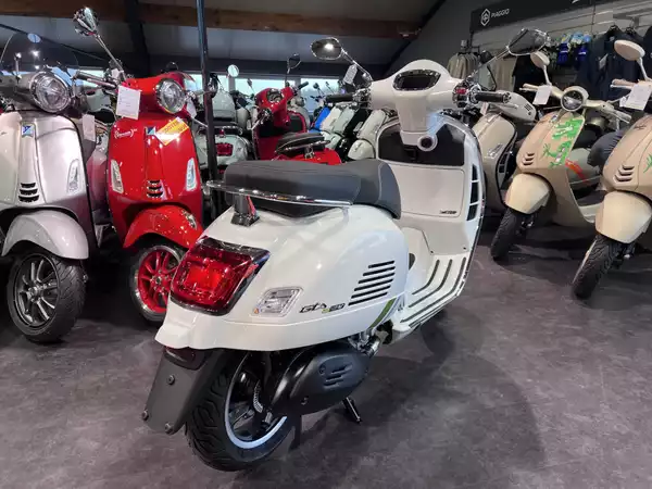 Vespa GTS Super Tech 300 310 - Photo 2