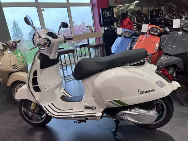 Vespa GTS Super Tech 300 310 - Photo 3