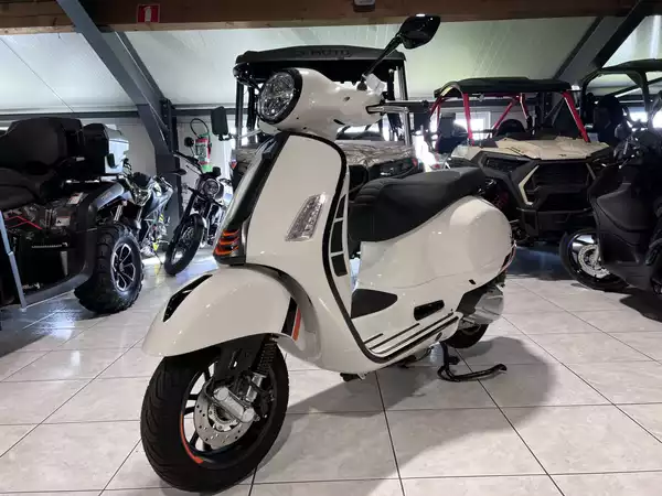 Vespa GTS Super Sport 310 - Photo 2