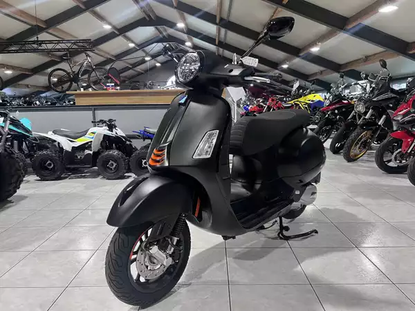 Vespa GTS Super Sport 125 - Photo 2