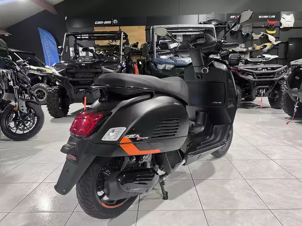 Vespa GTS Super Sport 125 - Photo 2
