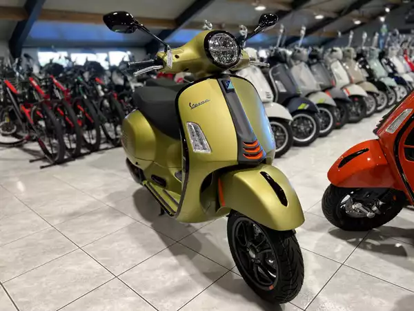 Vespa GTS Super Sport 125 - Photo 2