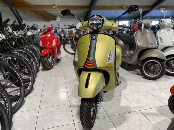 Vespa GTS Super Sport 125 - Photo 2