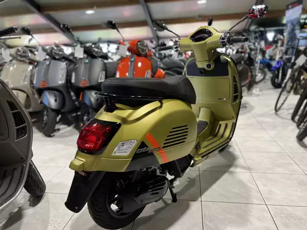Vespa GTS Super Sport 125 - Photo 3