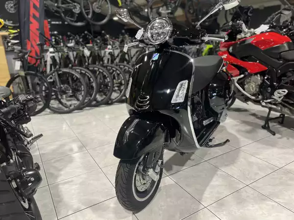 Vespa GTS Super Sport 125 - Photo 2