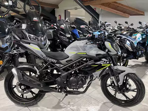 Benelli BN 125 GRIS - Photo 1