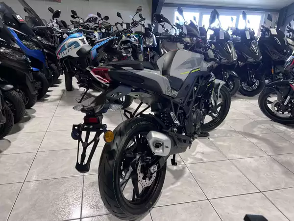 Benelli BN 125 GRIS - Photo 2