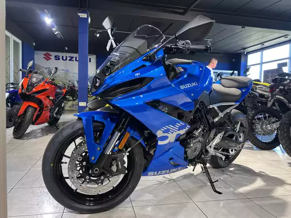 Suzuki GSX 8R - Photo 2