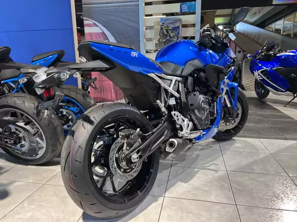 Suzuki GSX 8R - Photo 2
