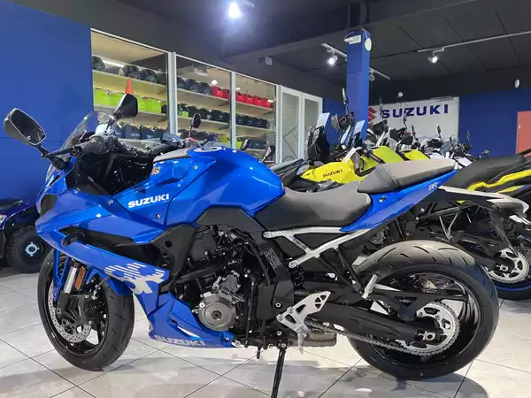 Suzuki GSX 8R - Photo 3