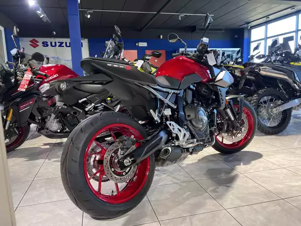Suzuki GSX 8S - Photo 2