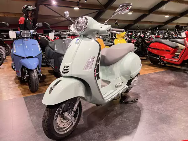 Vespa GTS 310 Classica - Photo 2
