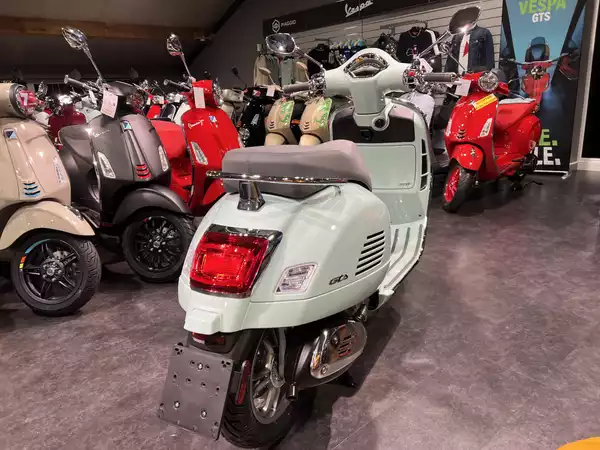 Vespa GTS 310 Classica - Photo 2
