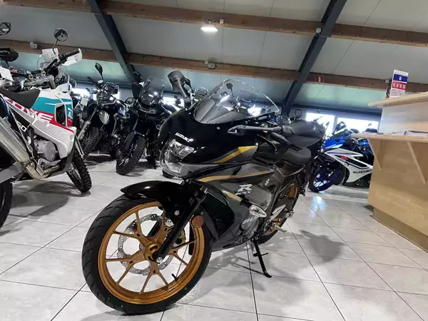 Suzuki GSX-R 125 - Photo 2