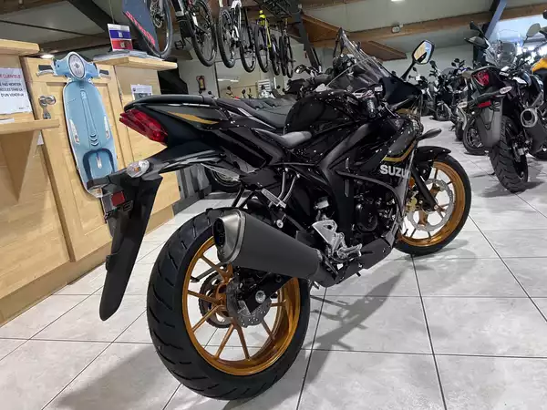 Suzuki GSX-R 125 - Photo 2