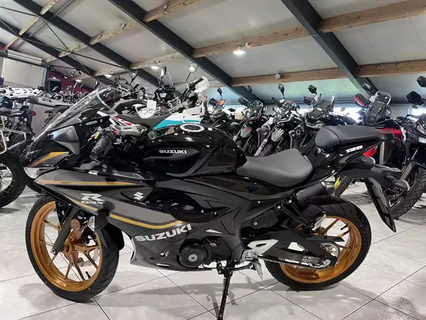 Suzuki GSX-R 125 - Photo 3