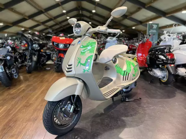 Vespa 946 DRAGON - Photo 2