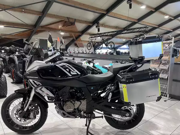 QJ Motor SRT 600 SX TOURING - Photo 3