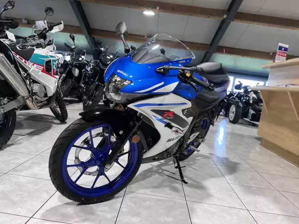 Suzuki GSX-R 125 - Photo 2
