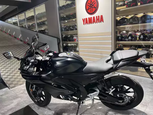 Yamaha YZF-R125 - Photo 3