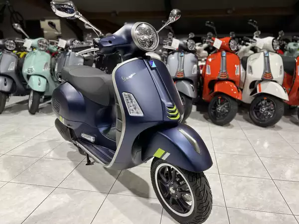 Vespa GTS Super Tech 300 125 Bleu Matt - Photo 3
