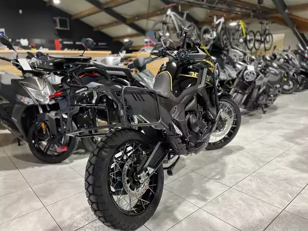 Zontes 703 F BLACK/GOLD 21 + Pack valises offert - Photo 2