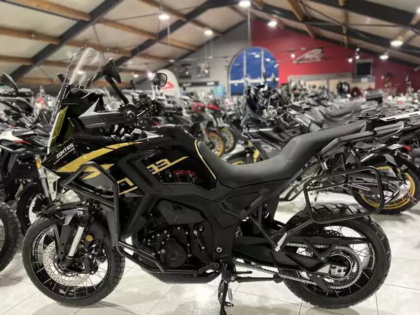 Zontes 703 F BLACK/GOLD 19 + Pack valises offert - Photo 3