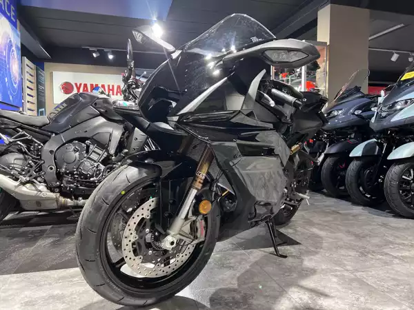 Yamaha R9 - Photo 2