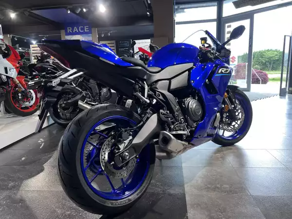 Yamaha R7 - Photo 2