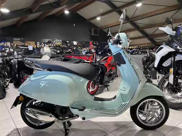 Vespa Primavera 50 - Photo 1
