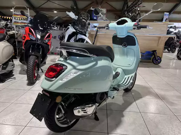 Vespa Primavera 50 - Photo 2