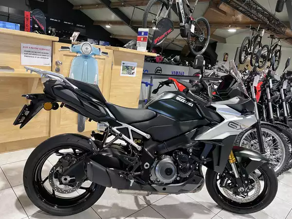 Suzuki GSX-S 1000GX - Photo 1