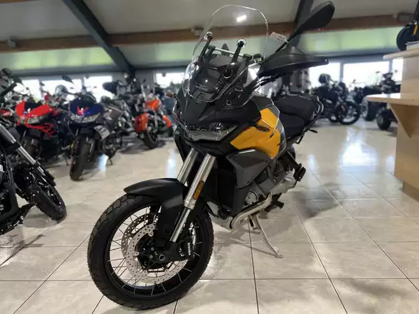 Moto Guzzi Stelvio 1000 - Photo 2