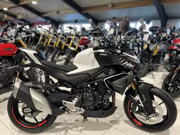 CF Moto 450 NK - Photo 1