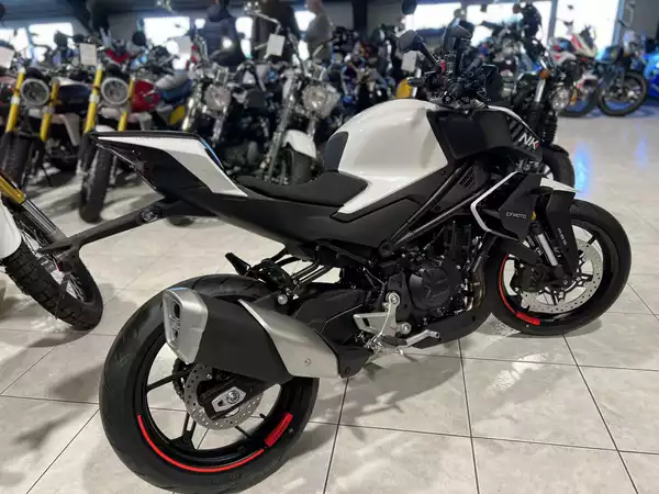 CF Moto 450 NK - Photo 2