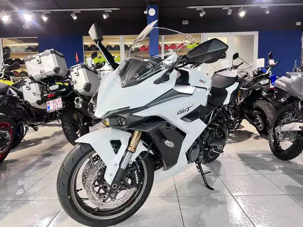 Suzuki GSX-S 1000GT - Photo 2
