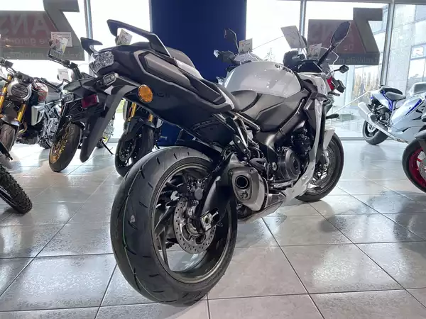 Suzuki GSX-S 1000GT - Photo 2