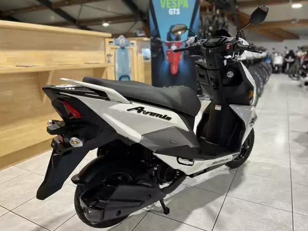 Suzuki Avenis 125 125 - Photo 2