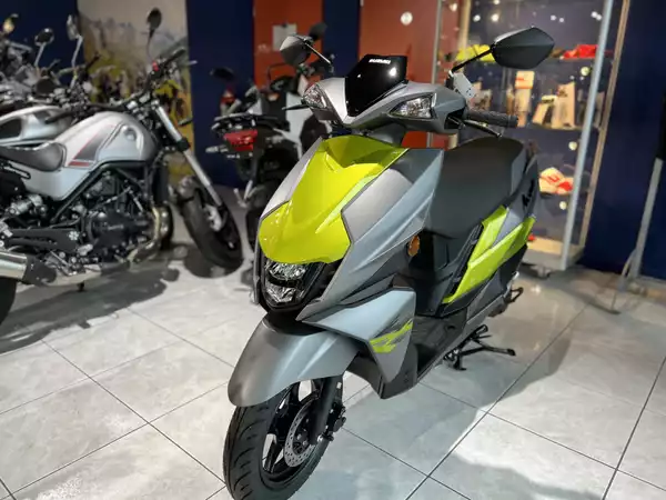 Suzuki Avenis 125 125 - Photo 2