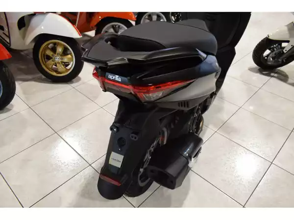 Aprilia SX 50 R CLASSE B 45/KM/H - Photo 2