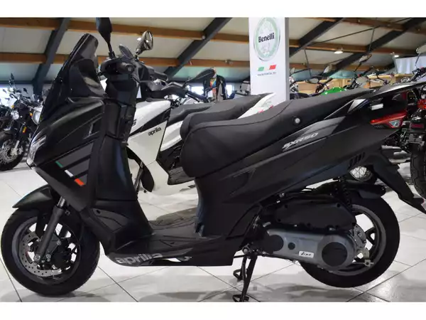Aprilia SX 50 R CLASSE B 45/KM/H - Photo 3