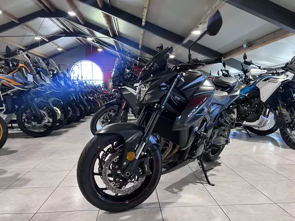 Suzuki GSX-S 750 - Photo 2