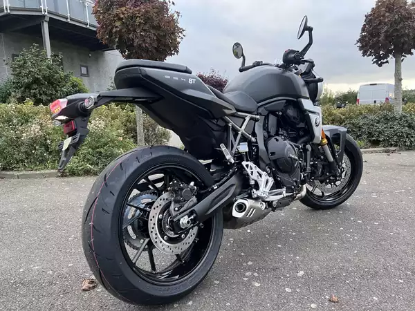 Suzuki GSX-8T - Photo 2