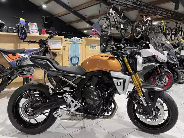 Suzuki GSX-8T - Photo 1