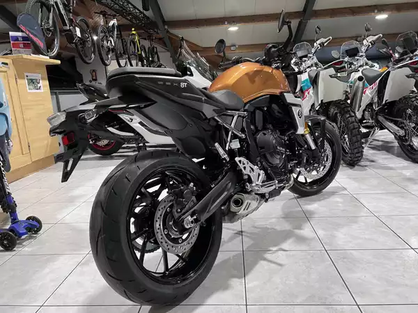 Suzuki GSX-8T - Photo 2
