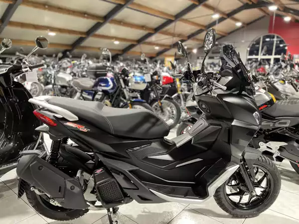 Aprilia SR 125 GT - Photo 1
