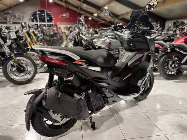 Aprilia SR 125 GT - Photo 2