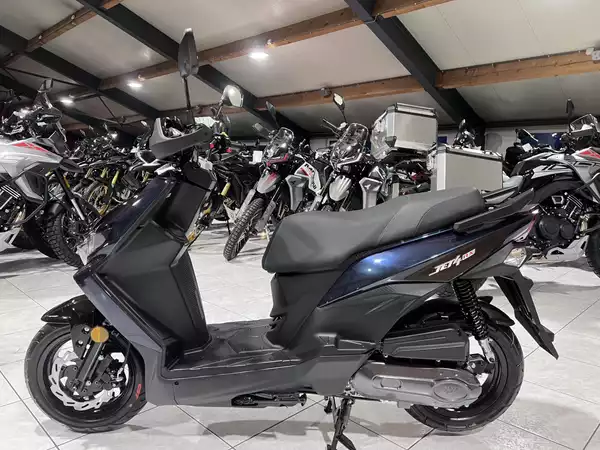 SYM Jet 4 RX 50 Classe A 25 Km/h DEBRIDER ET TOP CASE INCLUS - Photo 3