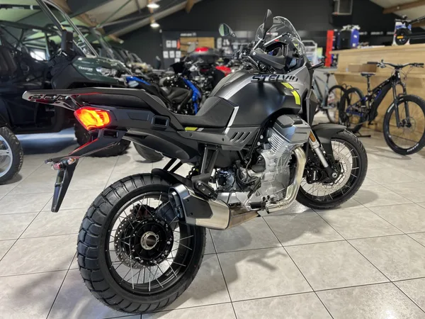 Moto Guzzi Stelvio 1000 - Photo 2