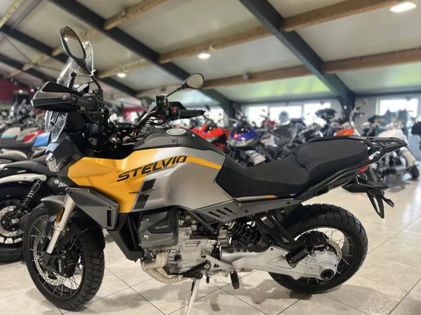 Moto Guzzi Stelvio 1000 - Photo 3